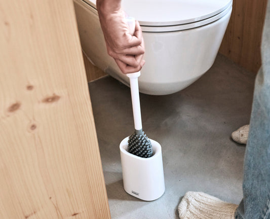 [hidden] [lifestyle] Flex™ TriBlade Lite White Toilet Brush