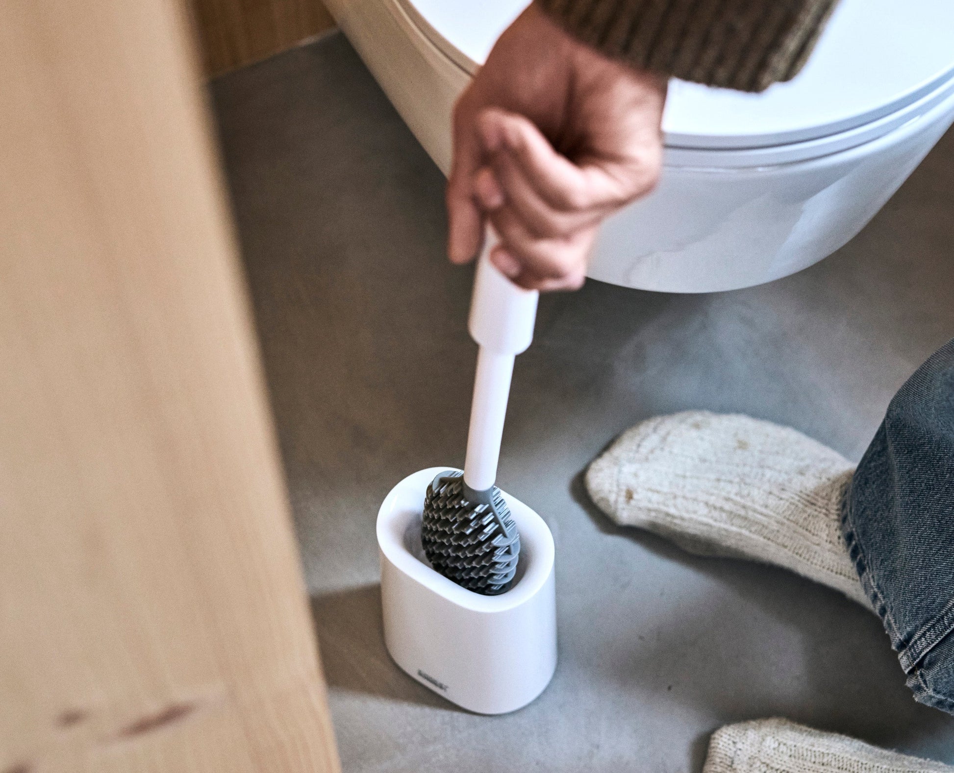 Flex™ TriBlade Lite Pack of 2 White Toilet Brushes