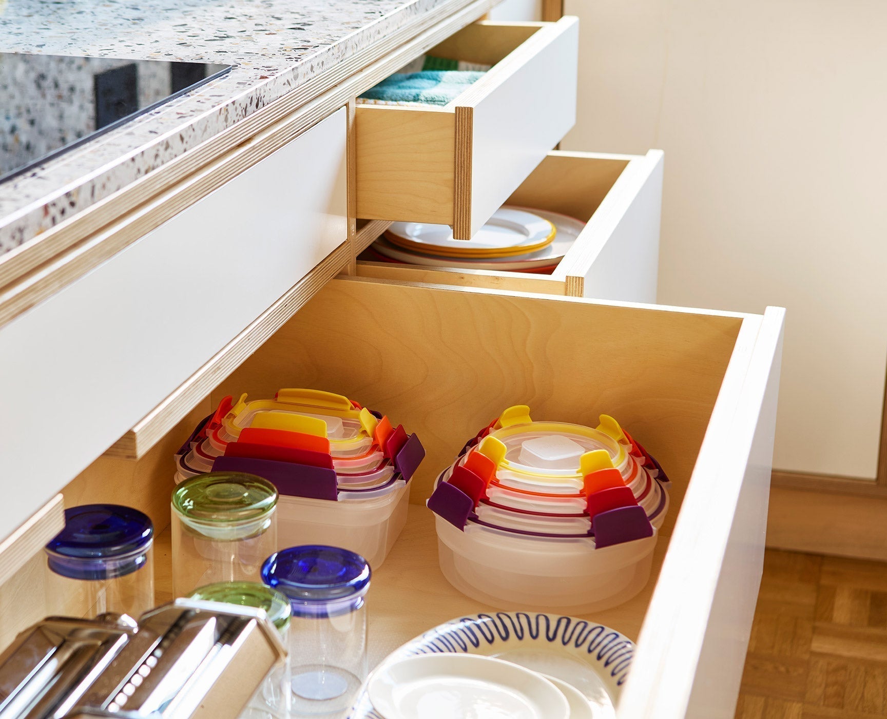 [hidden] [lifestyle] Nest Lock 4-Piece Multicolour Round Container Set