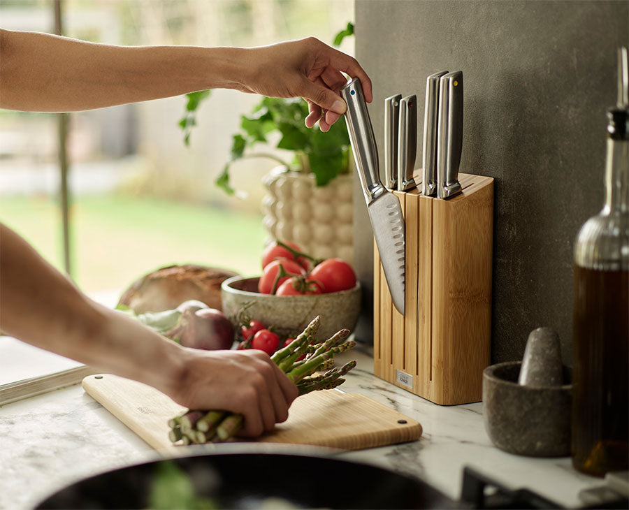 [half-width] 2-piece Bamboo Chopping Board & Knives Set - Image 5