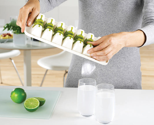 [hidden] [lifestyle] QuickSnap™ Plus Ice Cube Tray - 20018 - Image 2