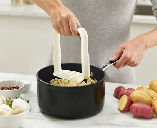 [hidden] [lifestyle] Easy-Mash™ Potato Masher - 20140 - Image 2
