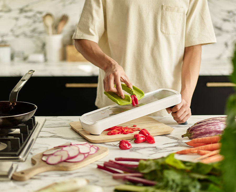 [hidden] [lifestyle] Multi-grip Mandoline™ Plus - 20186 - Image 2