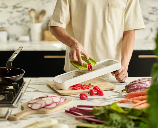 [hidden] [lifestyle] Multi-grip Mandoline™ Plus - 20186 - Image 2