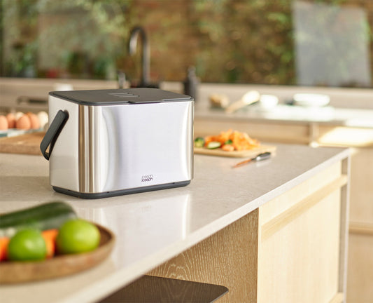 [hidden] [lifestyle] Collect™ 4L Stainless-steel Food Waste Caddy Starter Set ]