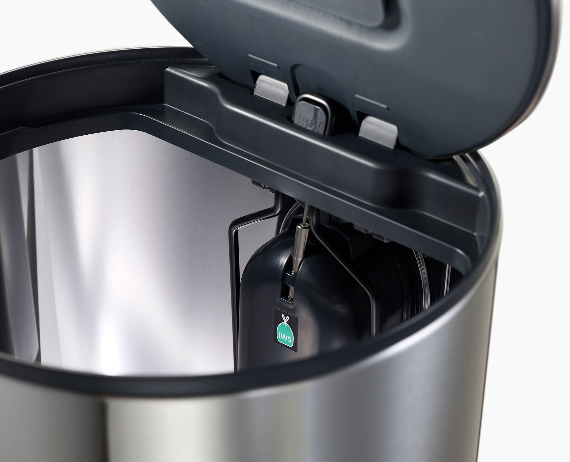 [half-width] Arc™ 30L Easy-push Stainless-steel Pedal Bin Starter Set