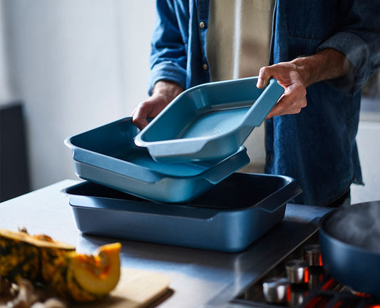 [hidden] [lifestyle] Nest™ Large Oven Tray - 45061 - Image 2