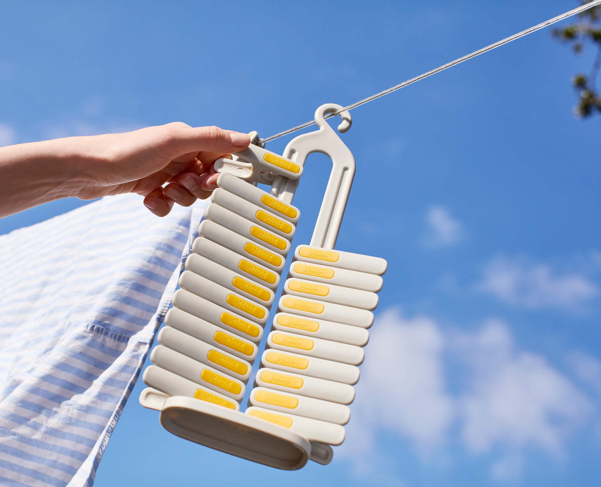 [half-width] 2-piece Hold-All 45L Outdoor Laundry Basket & Peg Set