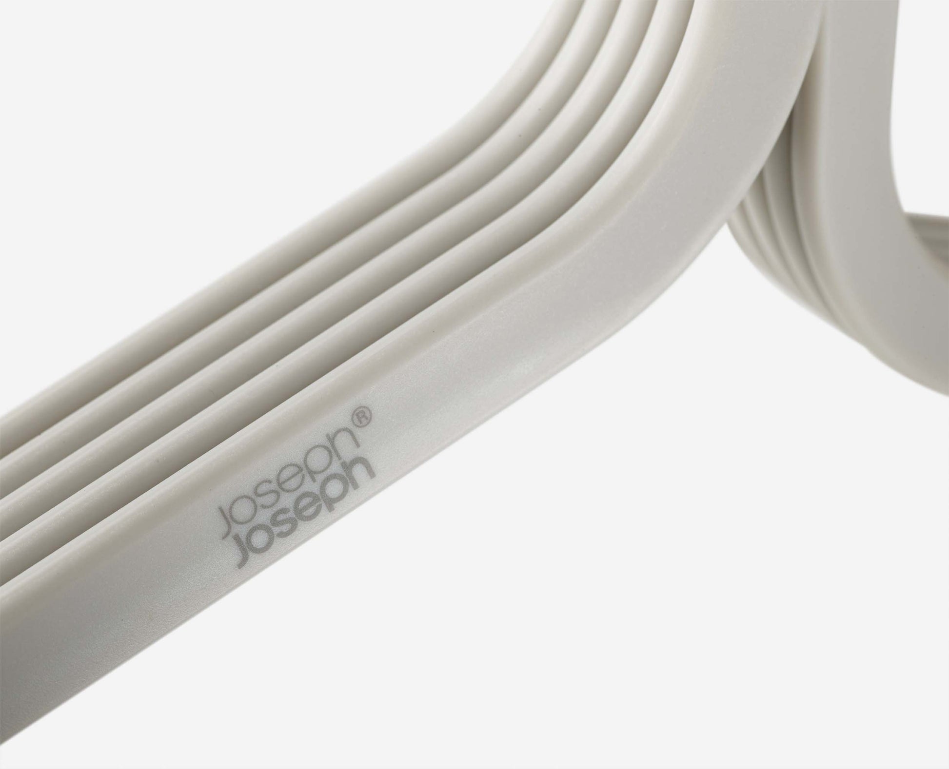 [half-width] Orderly™ Set of 5 Anti-tangle Clothes Hangers - 55003 - Image 7