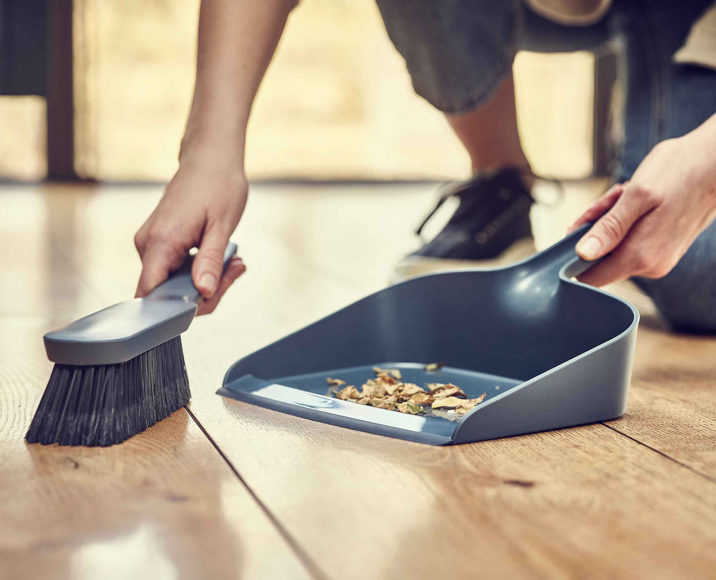 [half-width] CleanStore Wall-mounted Dustpan and Brush - 60221 - Image 4