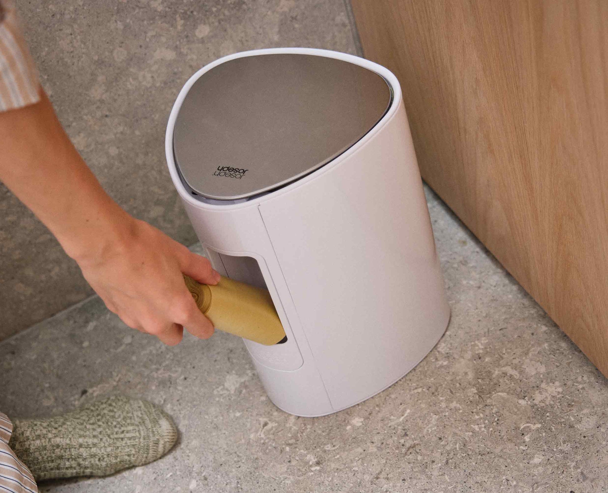 [half-width] EasyStore™ 5L Gloss White Bathroom Bin Starter Set