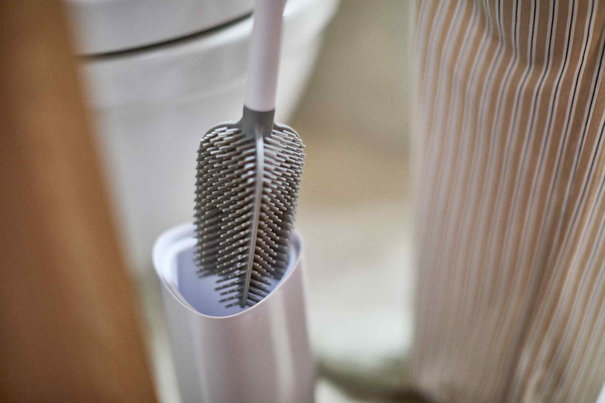 [half-width] Flex™ 360 Gloss White Toilet Brush