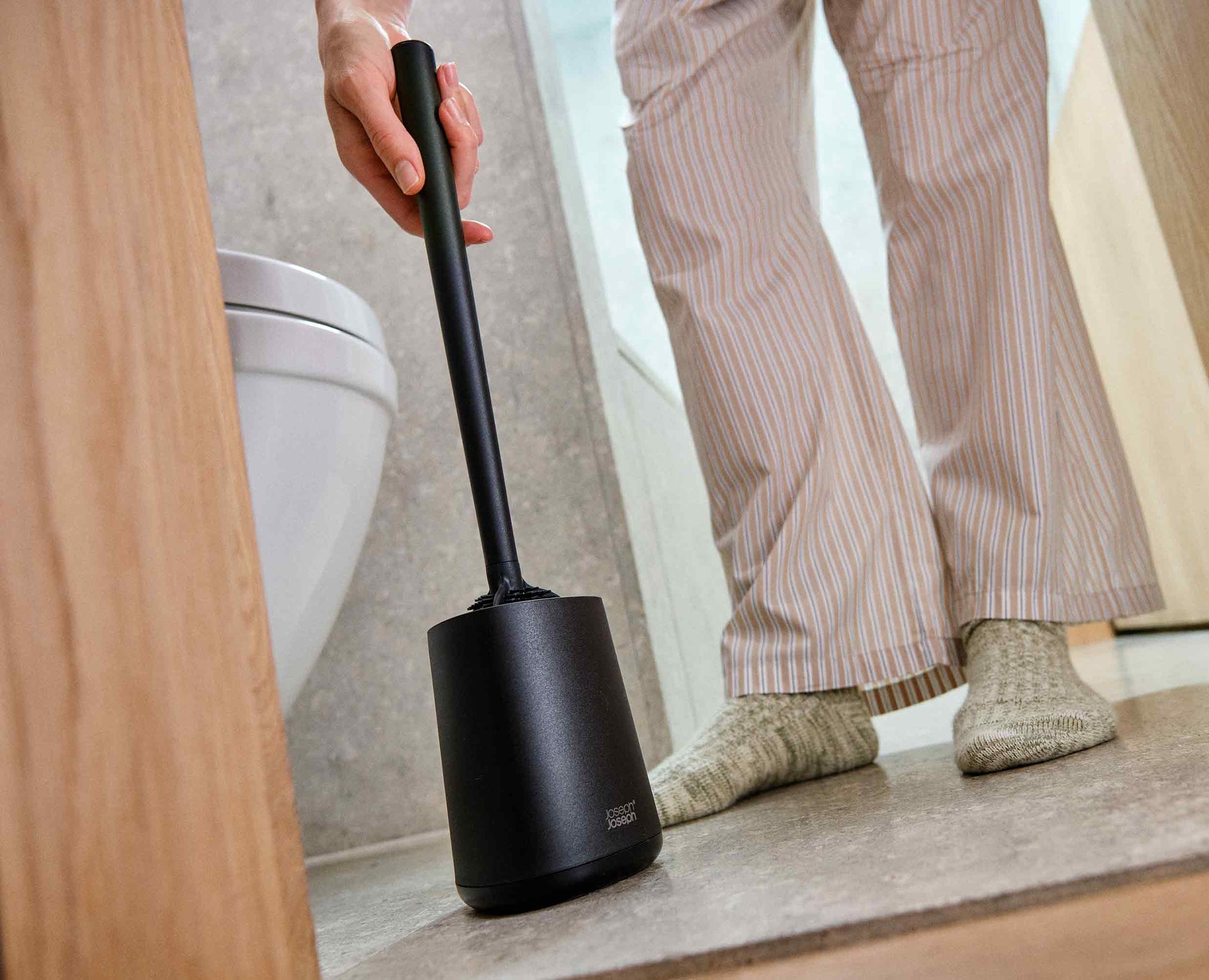 [hidden] [lifestyle] Flex™ 360 Lite Matt Black Toilet Brush