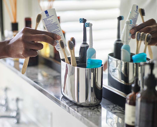 [hidden] [lifestyle] EasyStore™ Luxe Large Stainless-steel Toothbrush Caddy - 70581 - Image 2