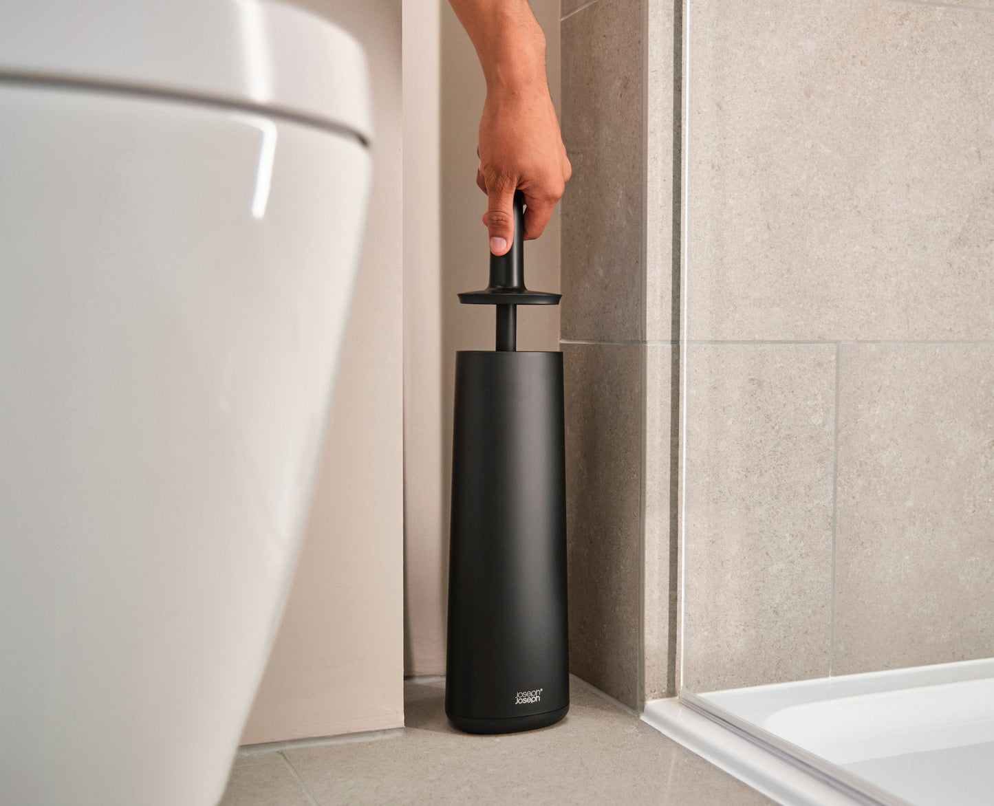 [hidden] [lifestyle] Flex™ 360 Matt Black Toilet Brush Starter Set