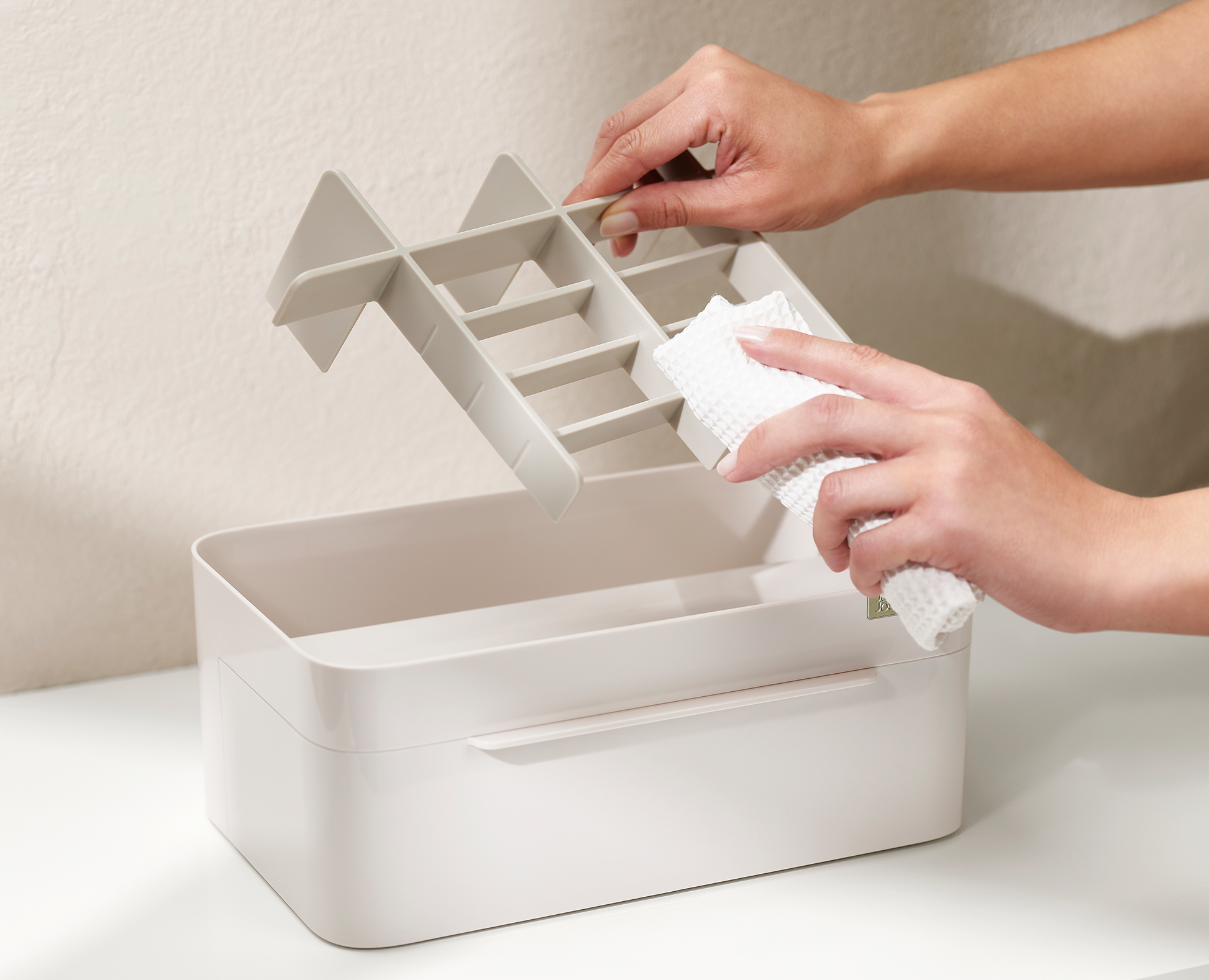 [half-width] Viva Large Cosmetic Organiser with Removable Mirror - 75005 - Image 9