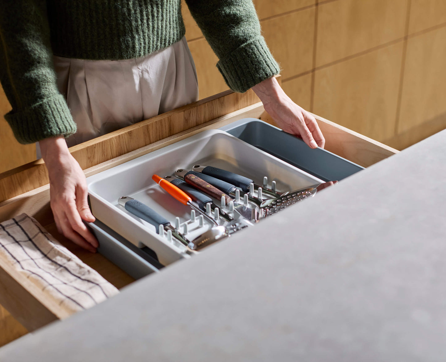 [half-width] DrawerStore™ Expanding Utensil & Gadget Organiser