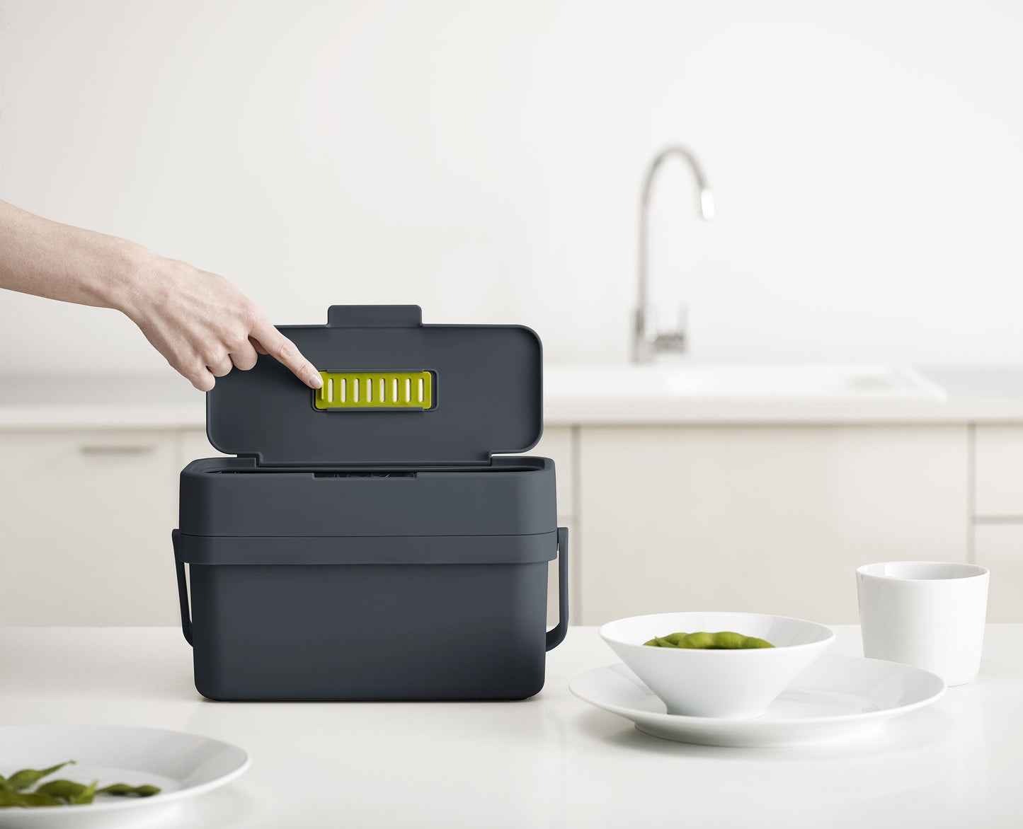 [hidden] [lifestyle] Compo™ 4L Grey Food Waste Caddy Starter Set