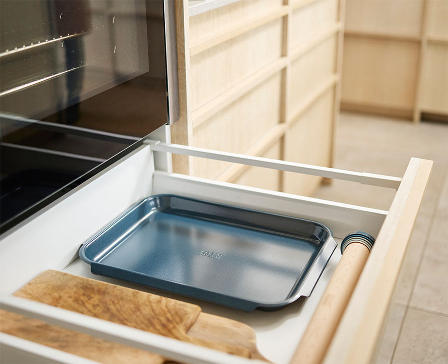 [hidden] [lifestyle] Nest™ Bake Non-Stick Large Blue Baking Tray - 45065 - Image 2